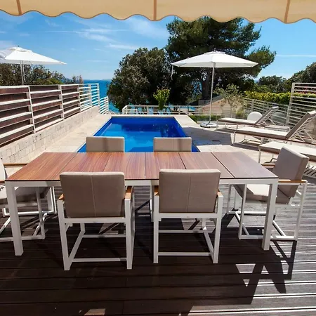 Beachfront Villas * Petrčane