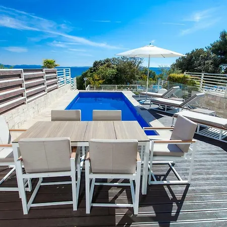 Beachfront Villas Villa Petrcane